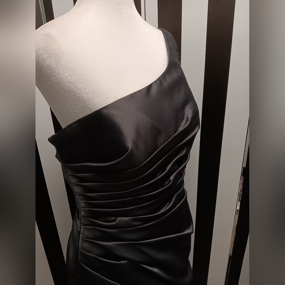 Gray One-Shoulder Dress - Picture 10 of 11